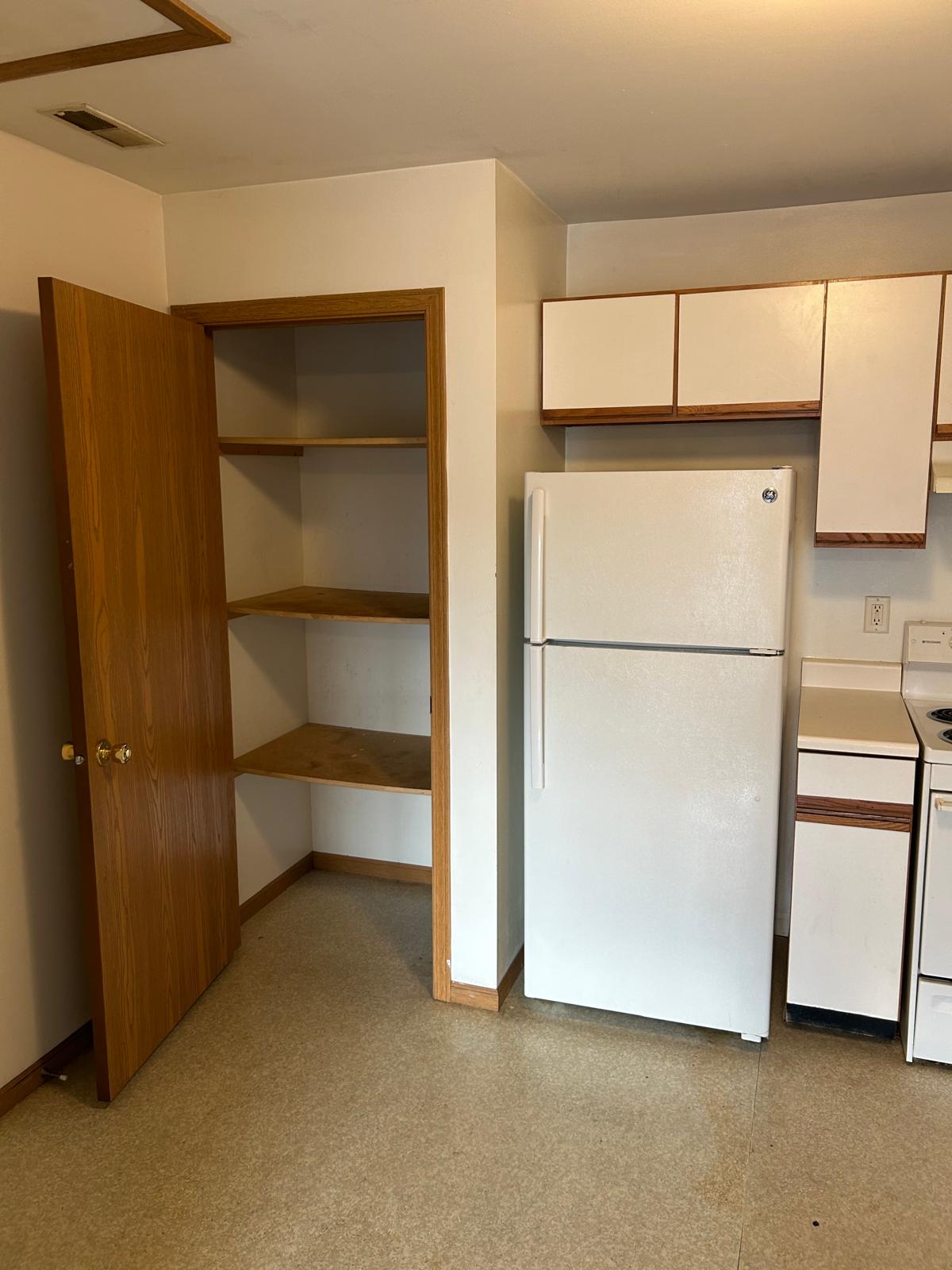 1138 Rushmoore Dr, Unit 8, Dekalb, IL 60115